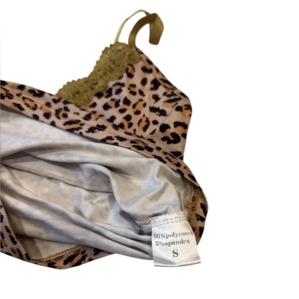 Small Cheetah Print Cropped Tank Top - Picture 4 of 8